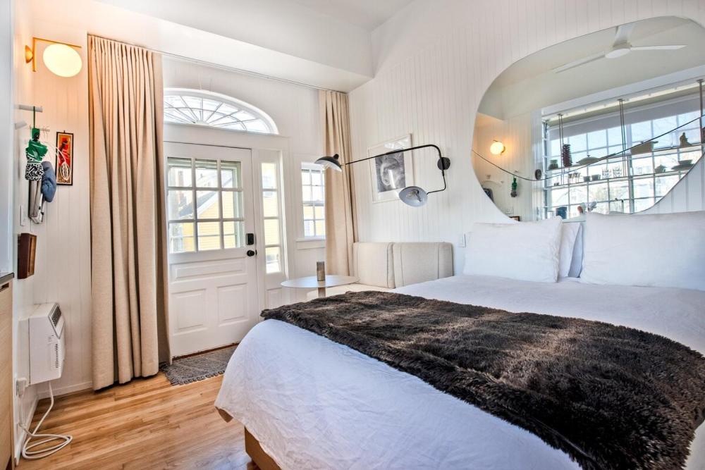 Renovated, Modern Downtown Loft
